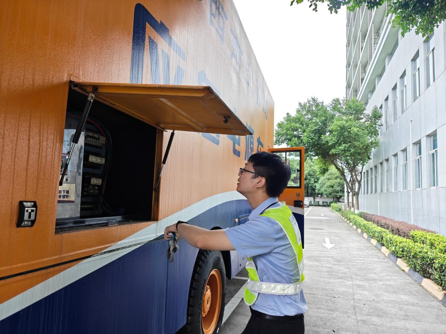 西南空管局技保中心双流动力室圆满完成西南空管局2025年中工作会议供电保障工作