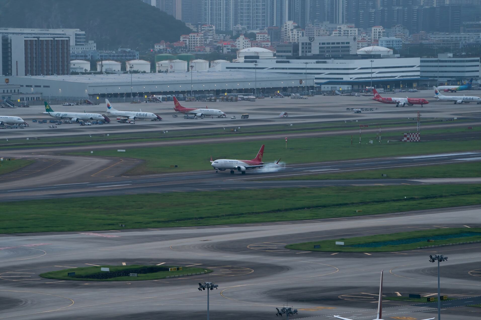 深圳空管站保障深圳机场三跑道成功试飞