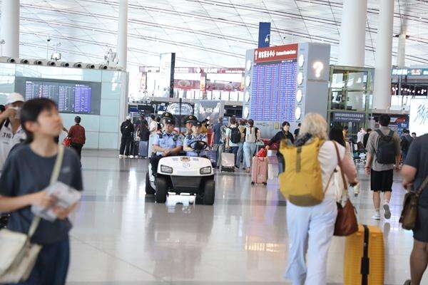 首都机场公安局“三位一体”护航暑运