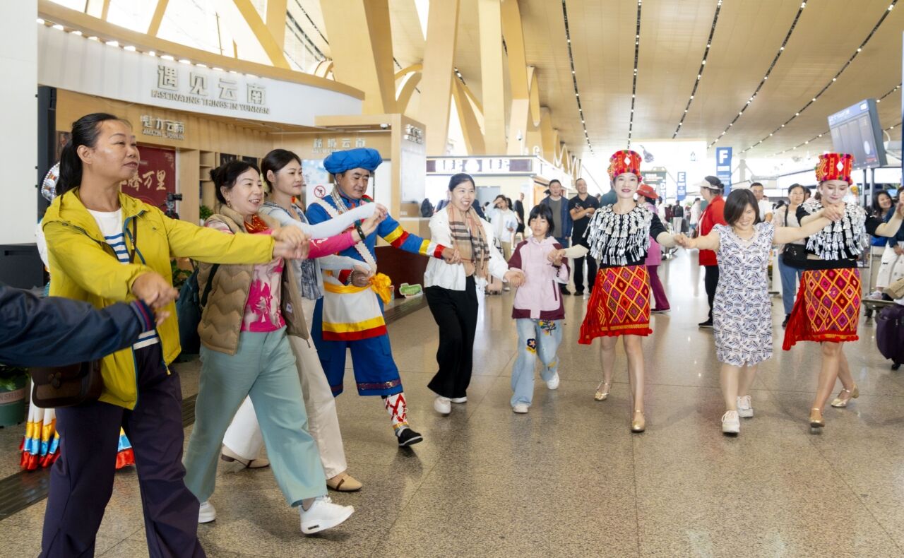 “清凉云南”点亮航空流量，云南省内机场暑运“热力”十足