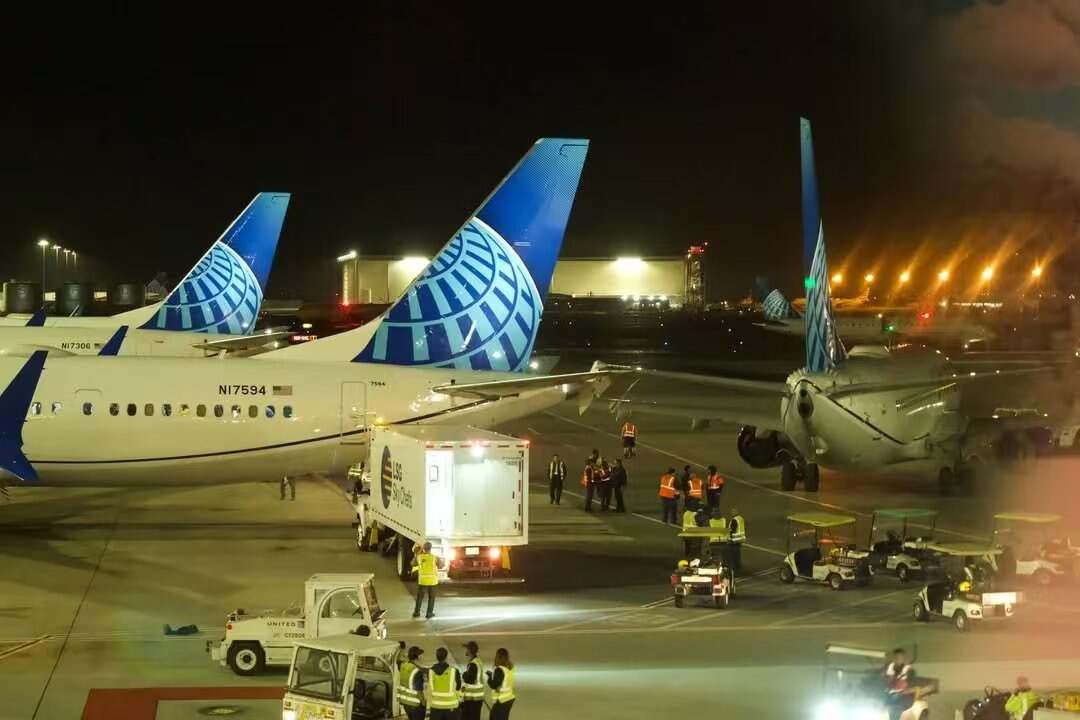 美联航两客机发生碰撞 尾翼断裂