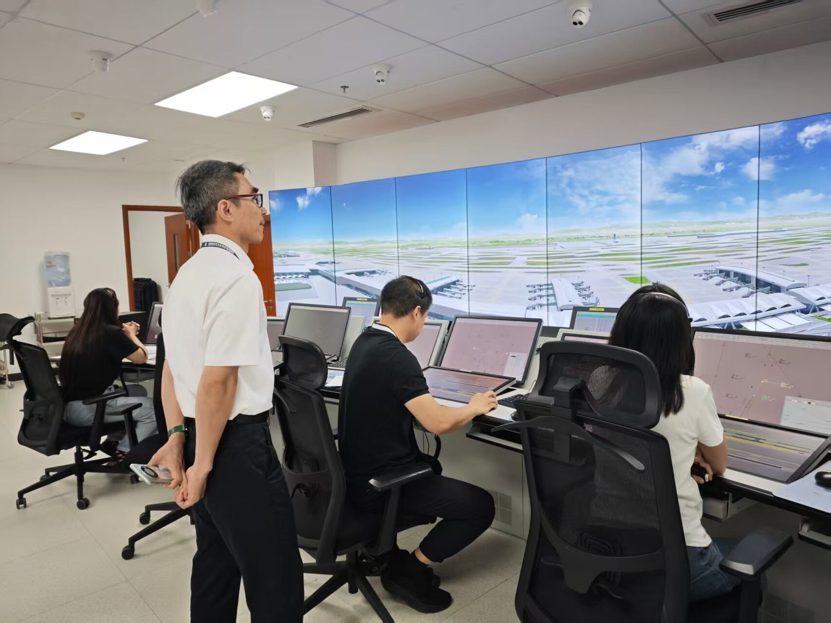 中南空管局管制中心开展白云机场五跑道第二轮专项培训