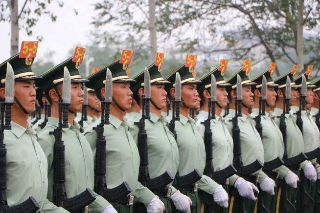 云端安全感拉满!因为你的航班安全员,可能走过阅兵式