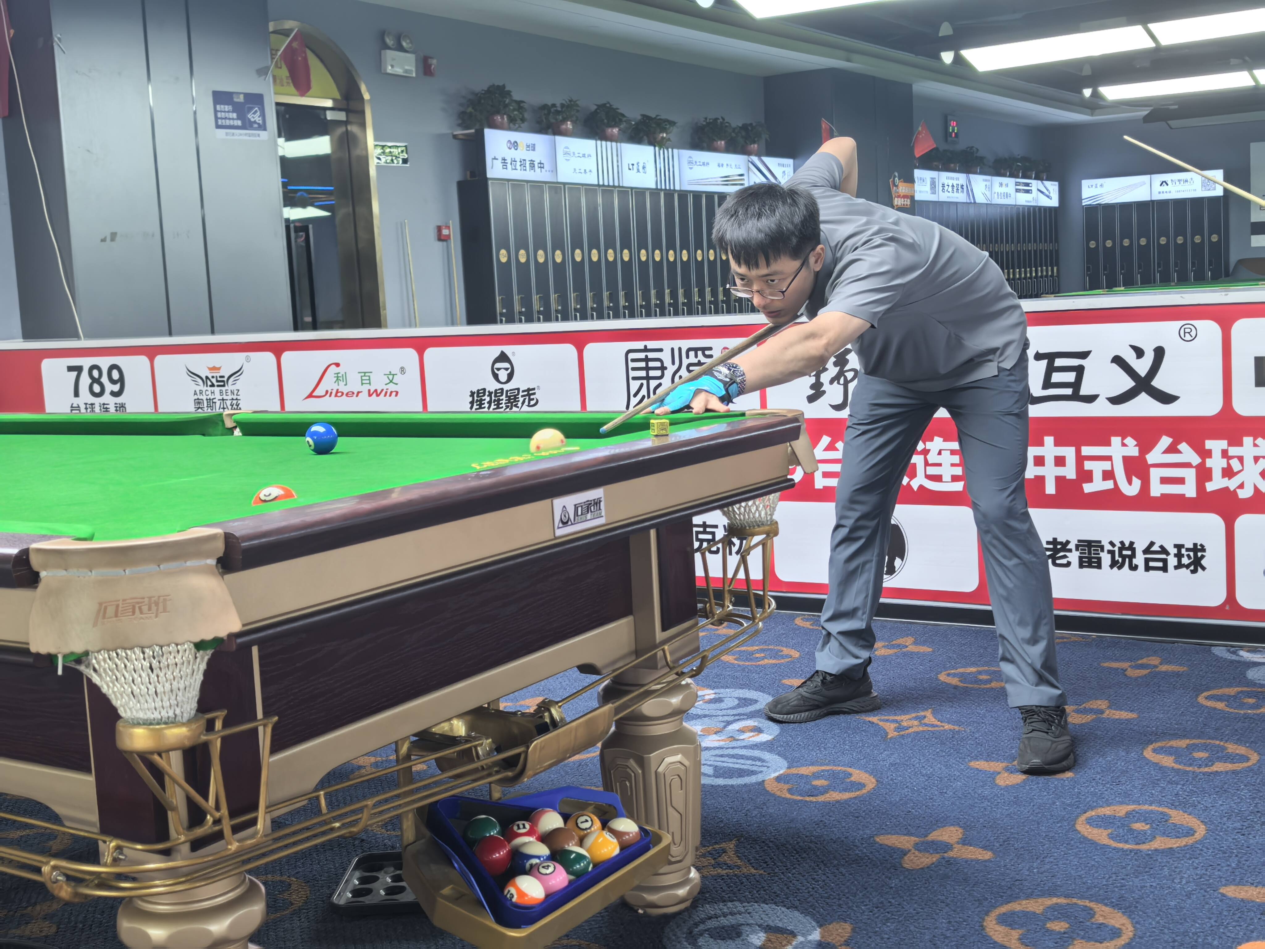 湖南空管分局工会举办“安康杯”职工中式台球赛