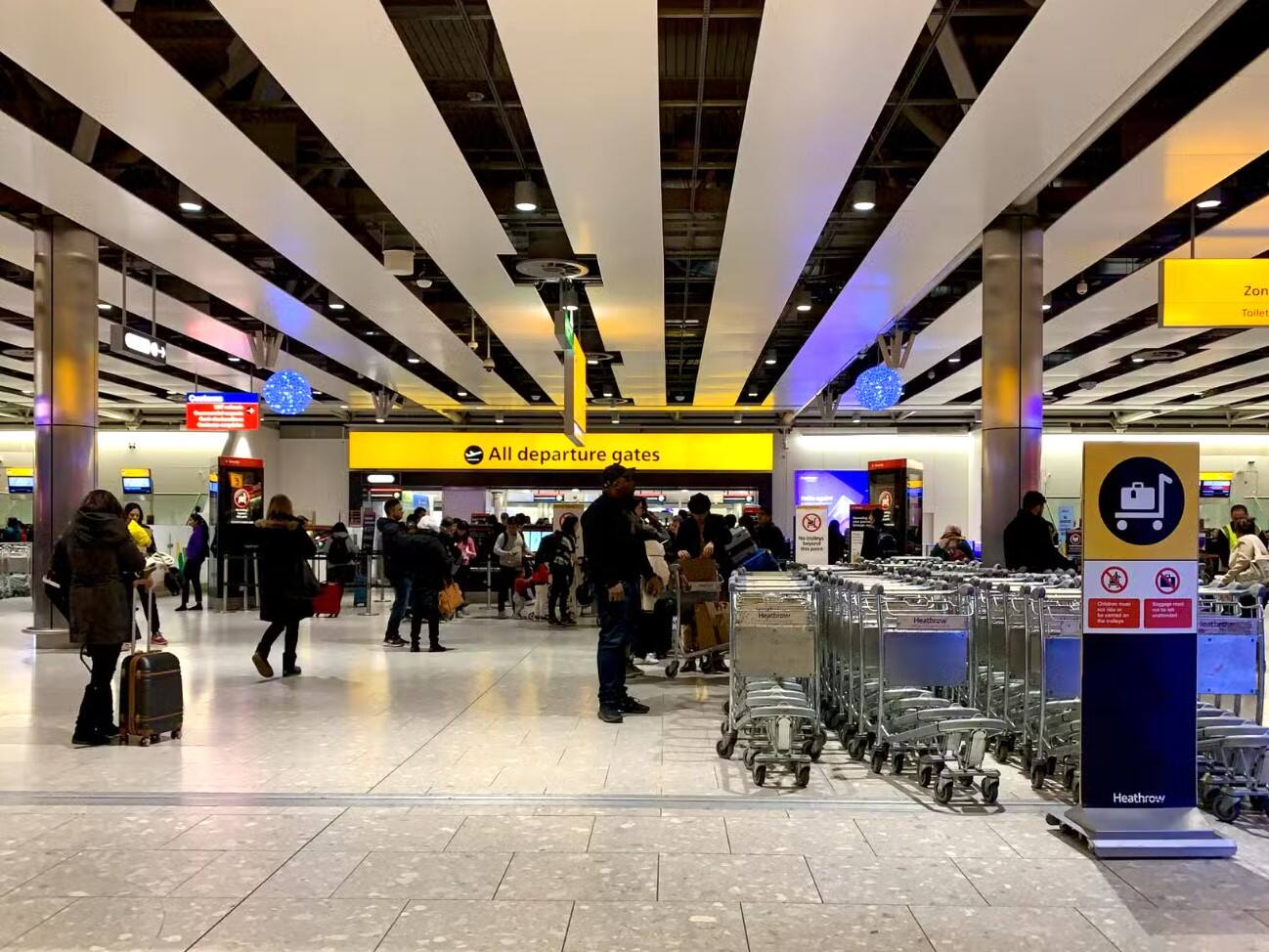 疑似出现“危险物质” 希思罗机场T4紧急关闭三小时