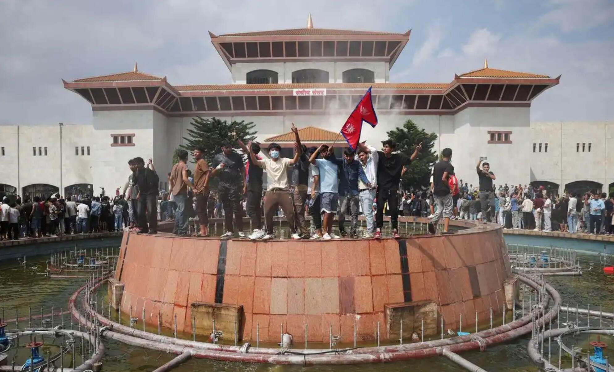 尼泊尔首都爆发大规模抗议,加德满都机场关闭,中使馆提醒