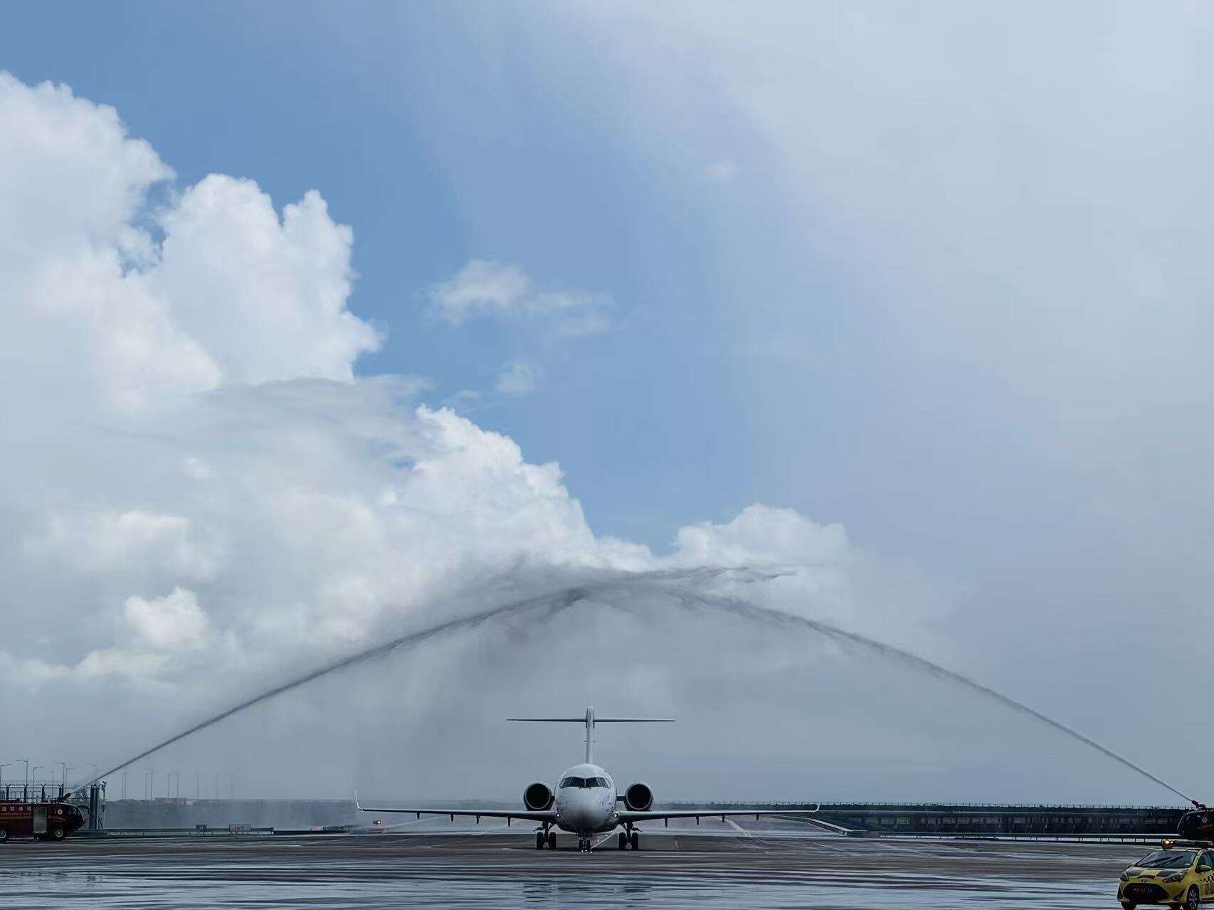 国产飞机C909商业航班首飞澳门 东航新开南昌—澳门定期航班