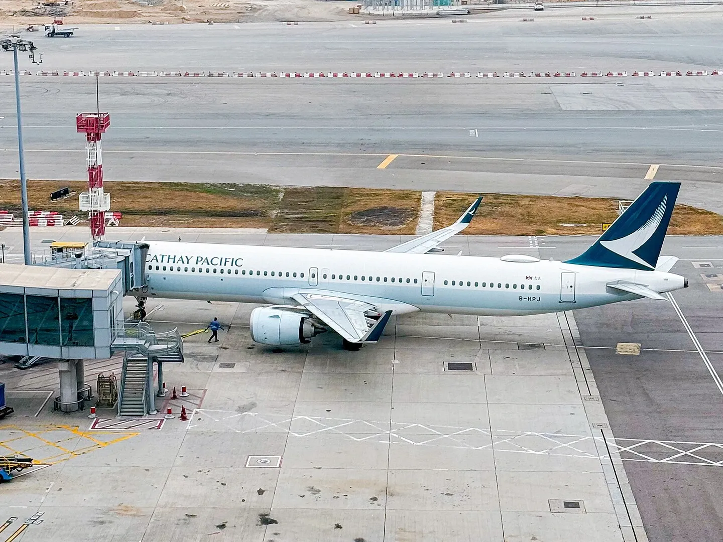 乘客偷拍空姐裙底 落地后被捕