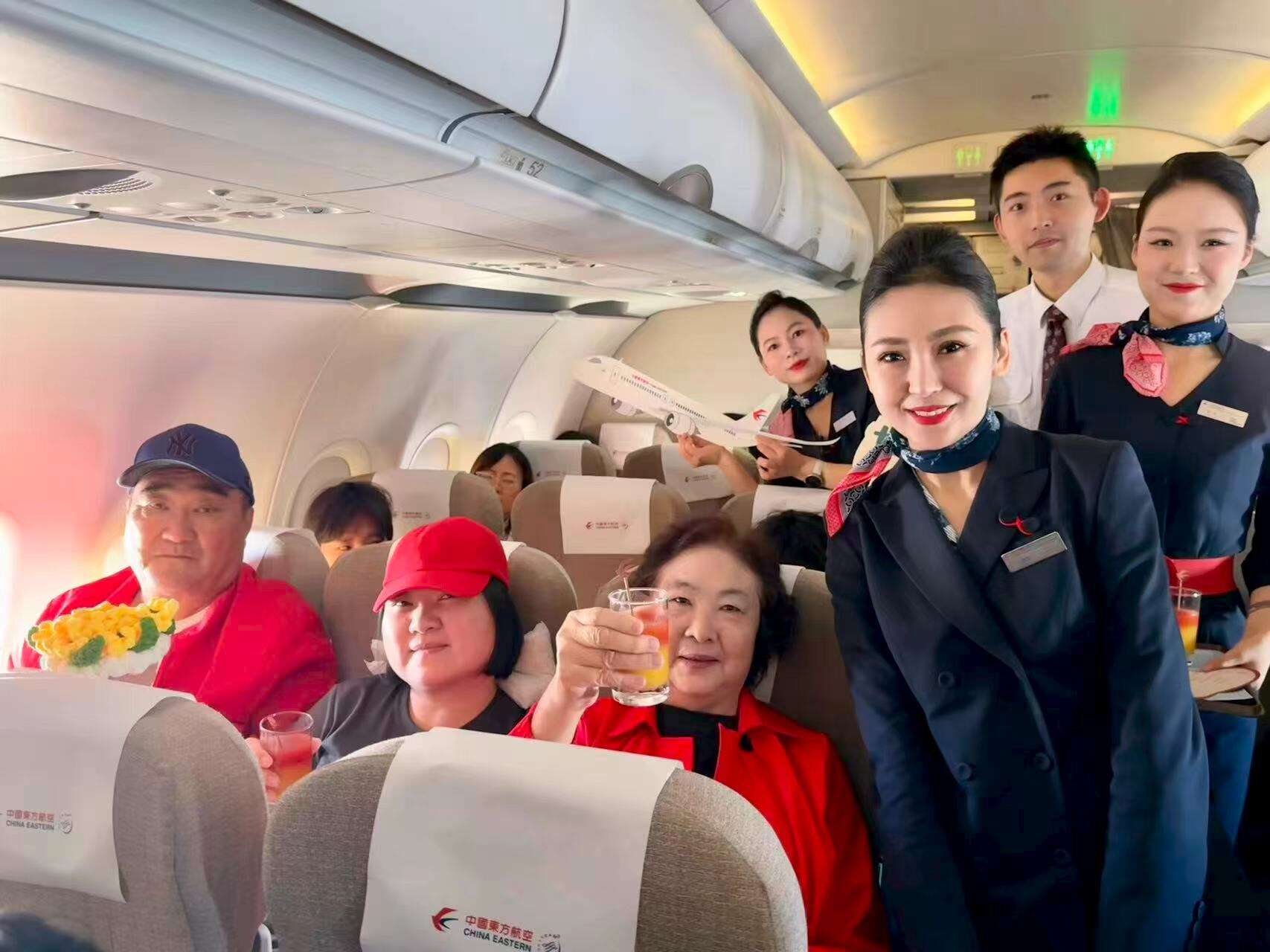 浓情教师节 东航万米高空送祝福