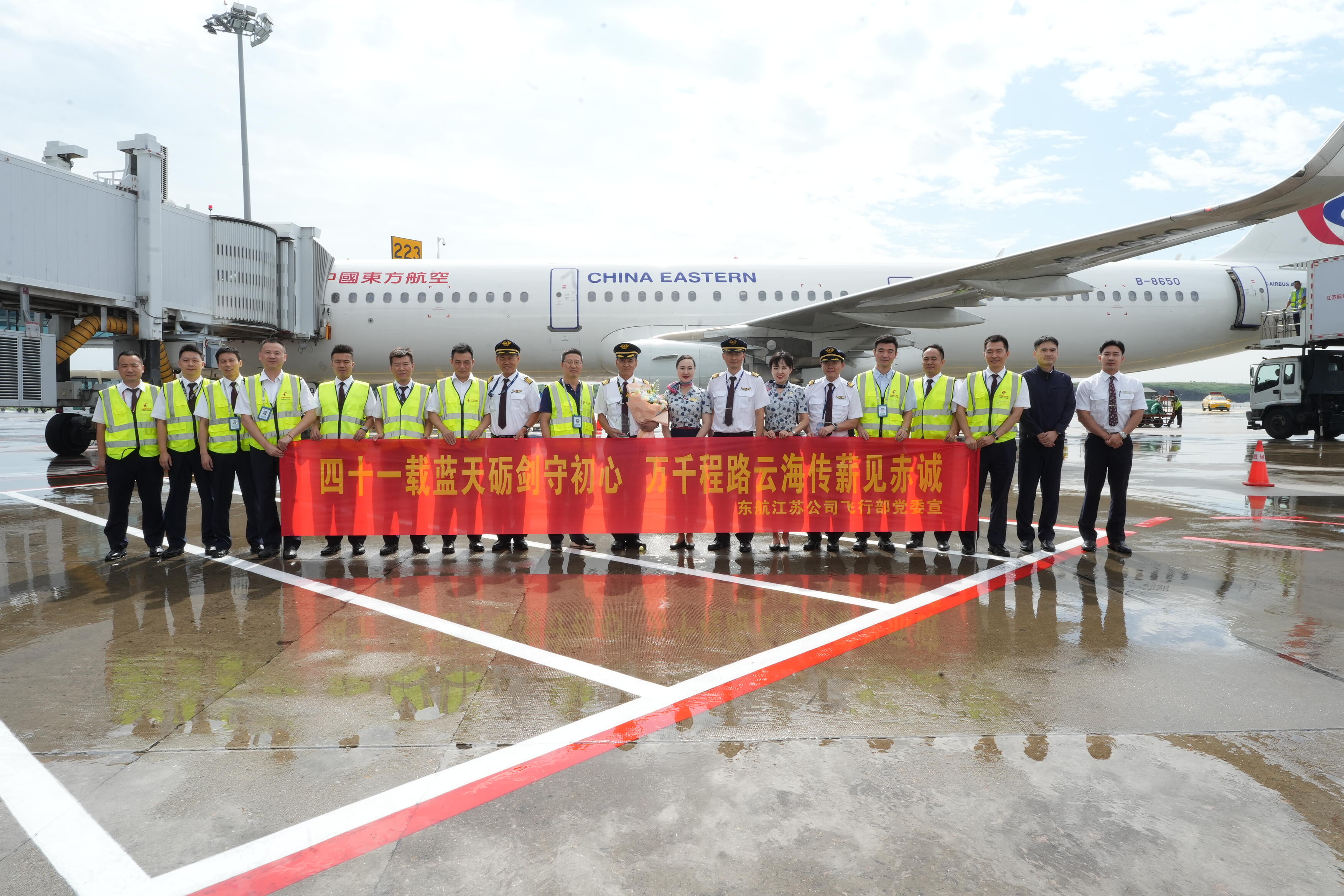 中国民航功勋机长贾玉斌：以平凡之翼筑安全根基