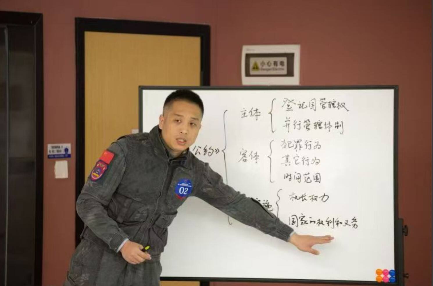 把讲台搬上蓝天，向身边的TA们致敬