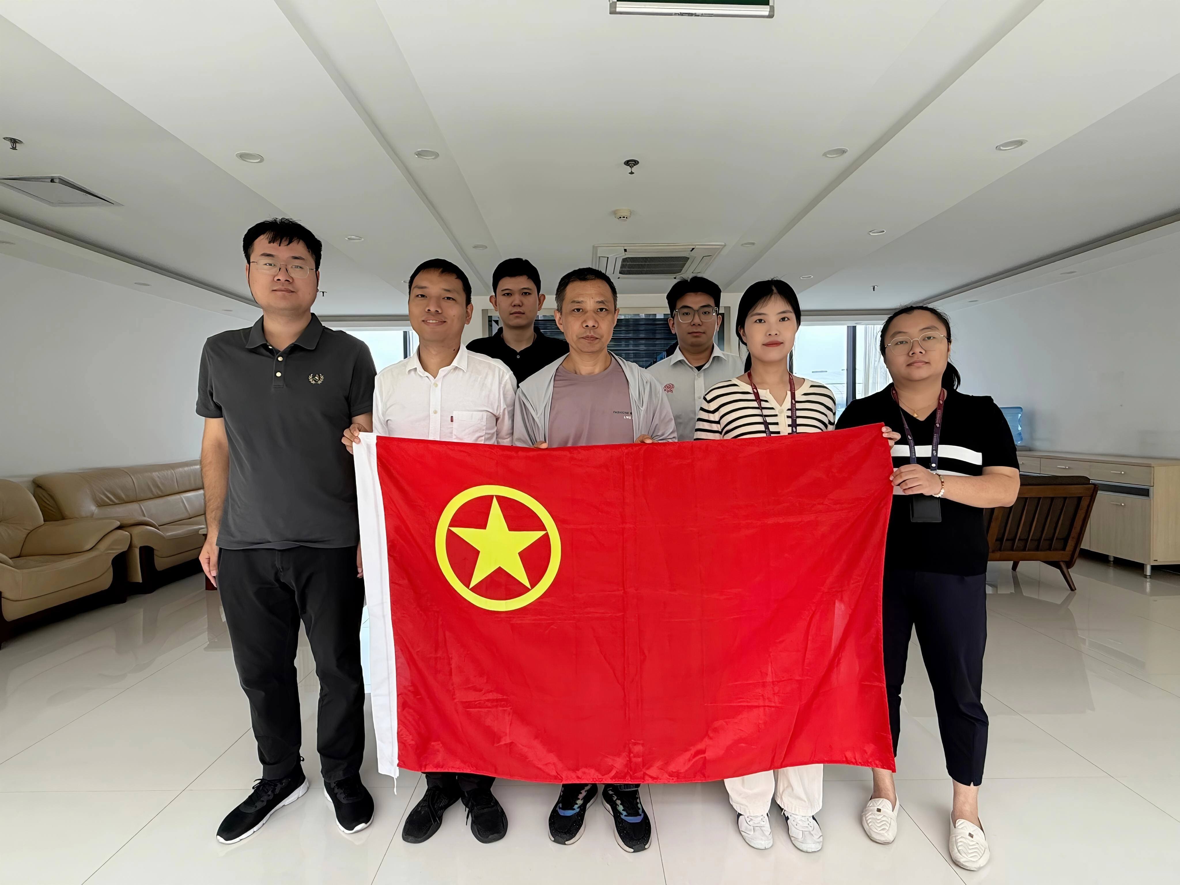 河南空管分局塔台团支部联合郑州机场指挥中心团支部开展“岗位协同交流”主题团日活动