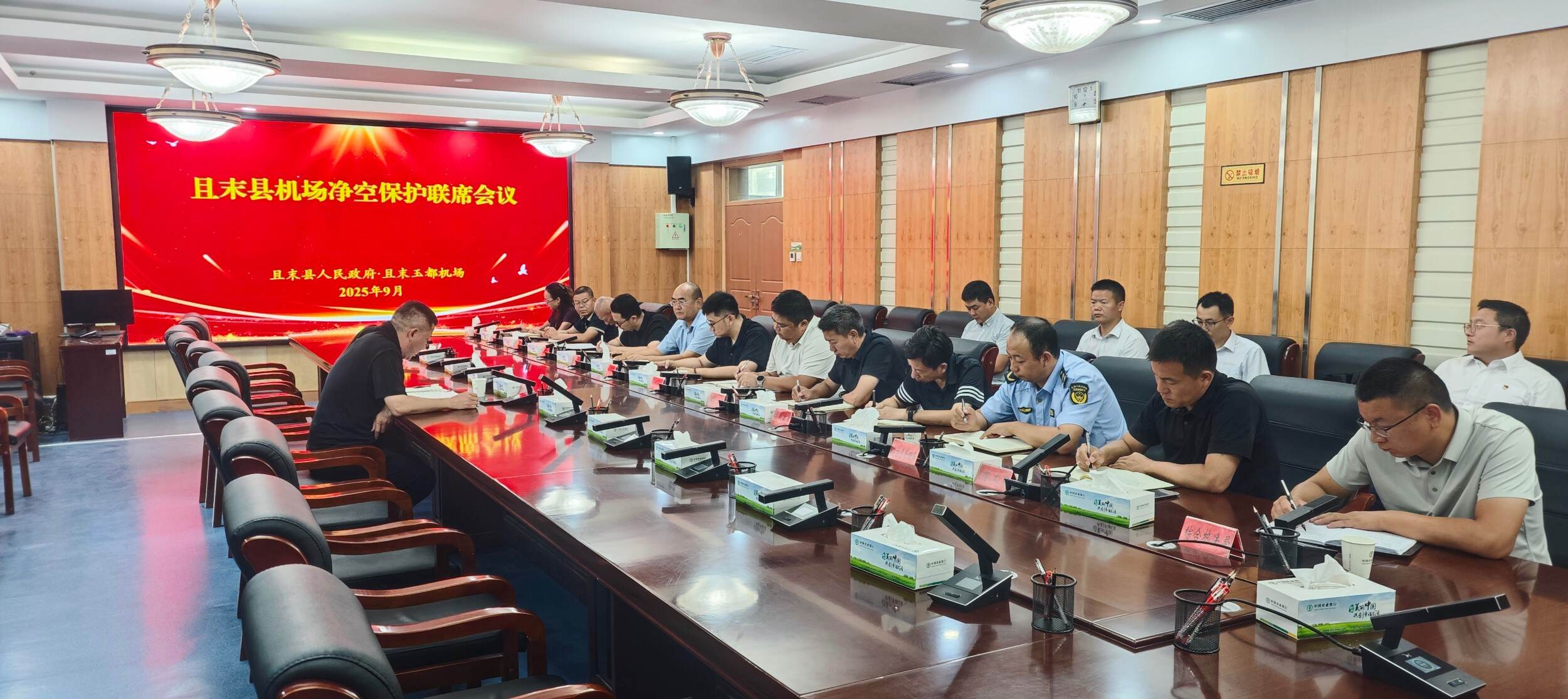 新疆机场集团且末玉都机场与且末县政府召开净空保护联席会议 联合保障净空安全