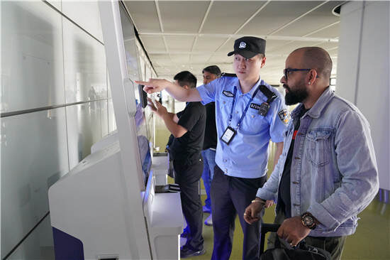 郑州口岸启用外国人入境卡电子快速填报系统