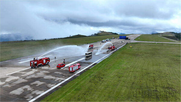 神农架机场举办“坪安·2025”应急救援综合演练