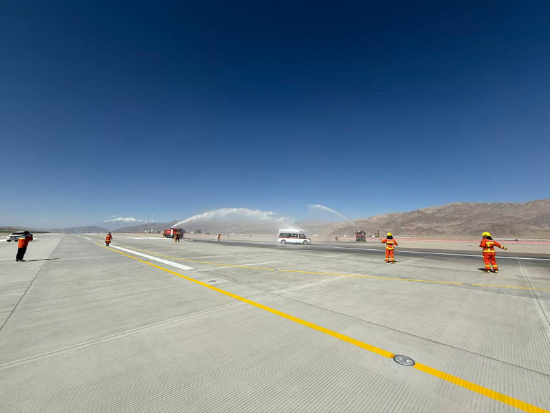 塔什库尔干红其拉甫机场开展航空器跑道类事件应急处置专项演练
