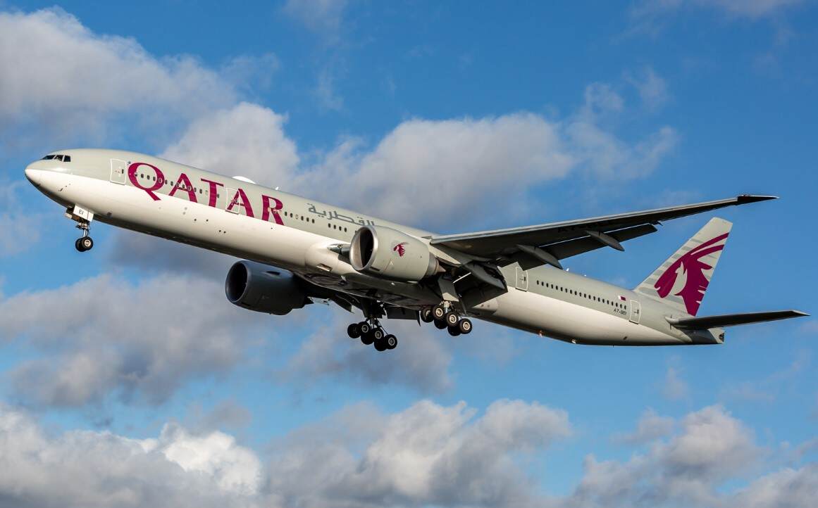 卡塔尔航空一航班上，乘客被邻座持刀威胁长达14小时