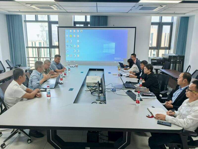 新疆空管局空管中心气象中心与厦门大恒科技公司开展雷达业务交流