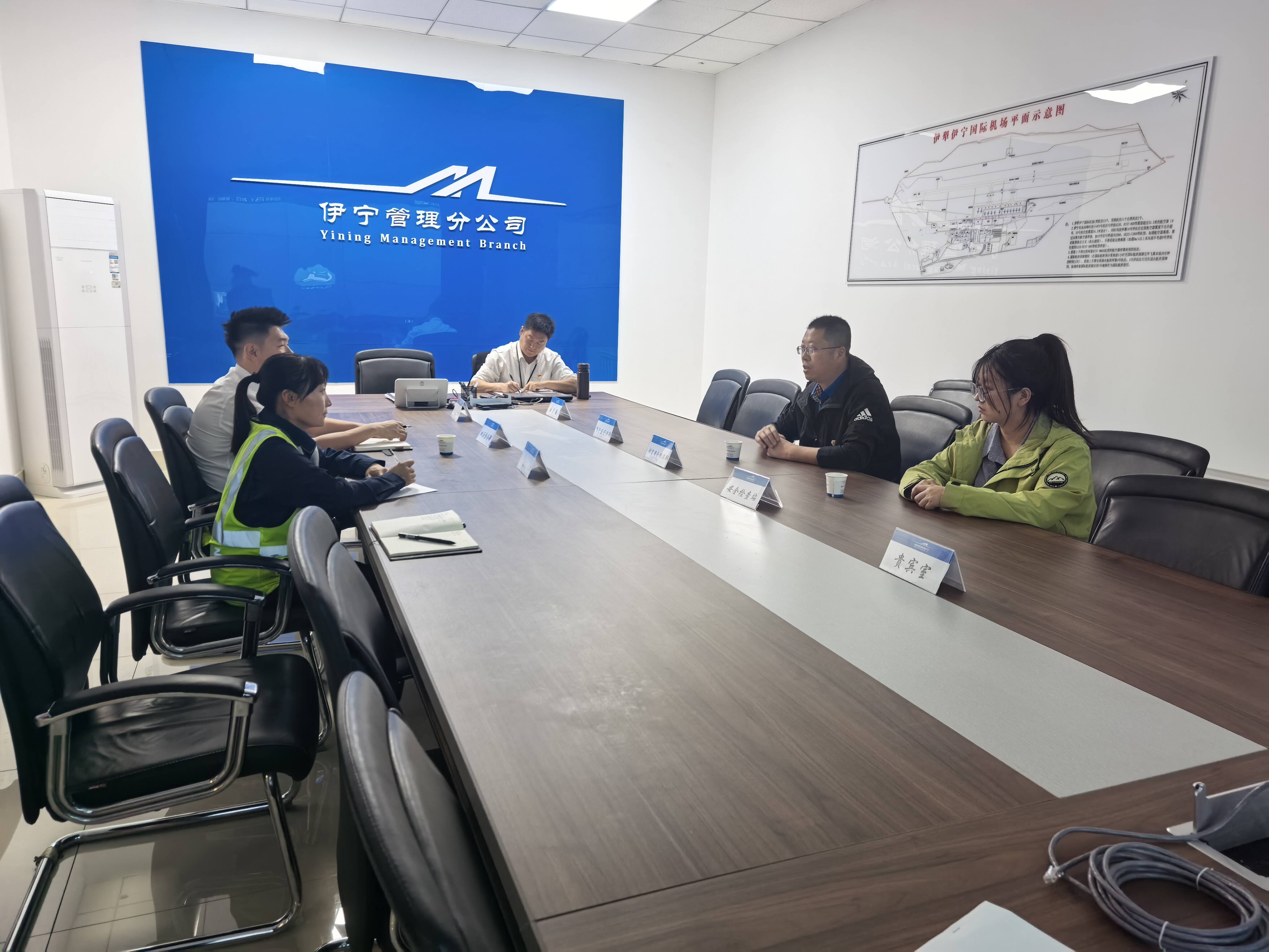 强力协作 筑牢防线 新疆机场集团伊犁伊宁国际机场与州无线电管理中心共商电磁环境保障