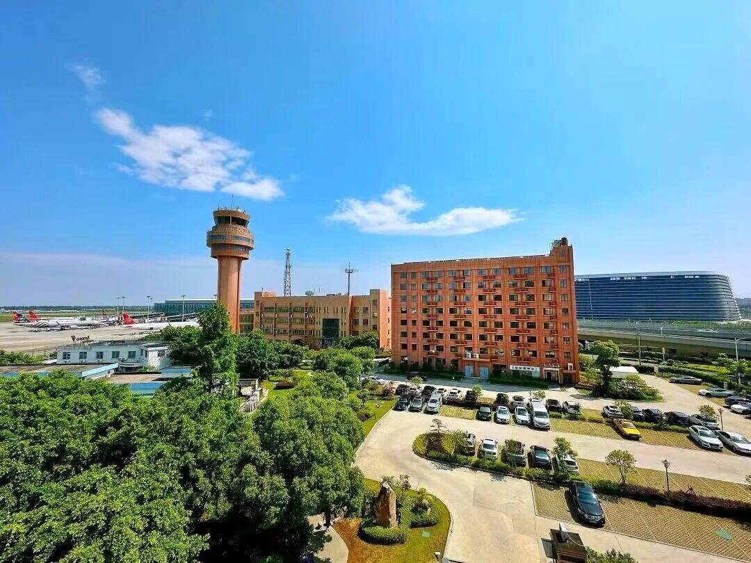 万米高空旅客突发不适 温州空管开辟“生命通道”成功备降——温州空管站高效协同保障特情航班纪实