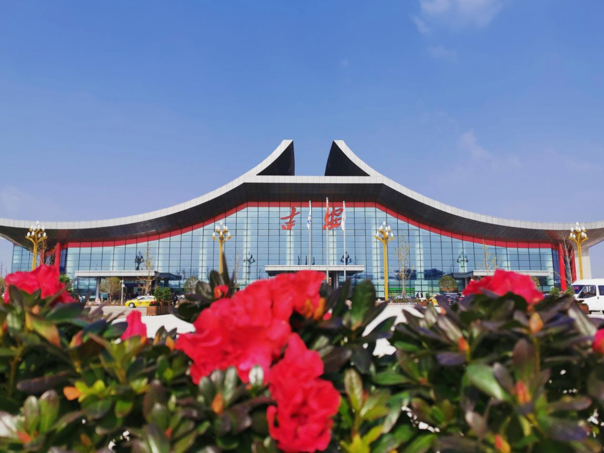 吉安井冈山机场“双节”假期运送旅客1.7万人次