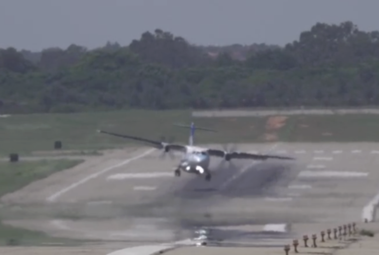 台风“桦加沙“来袭 台湾一天内两架客机遭险情