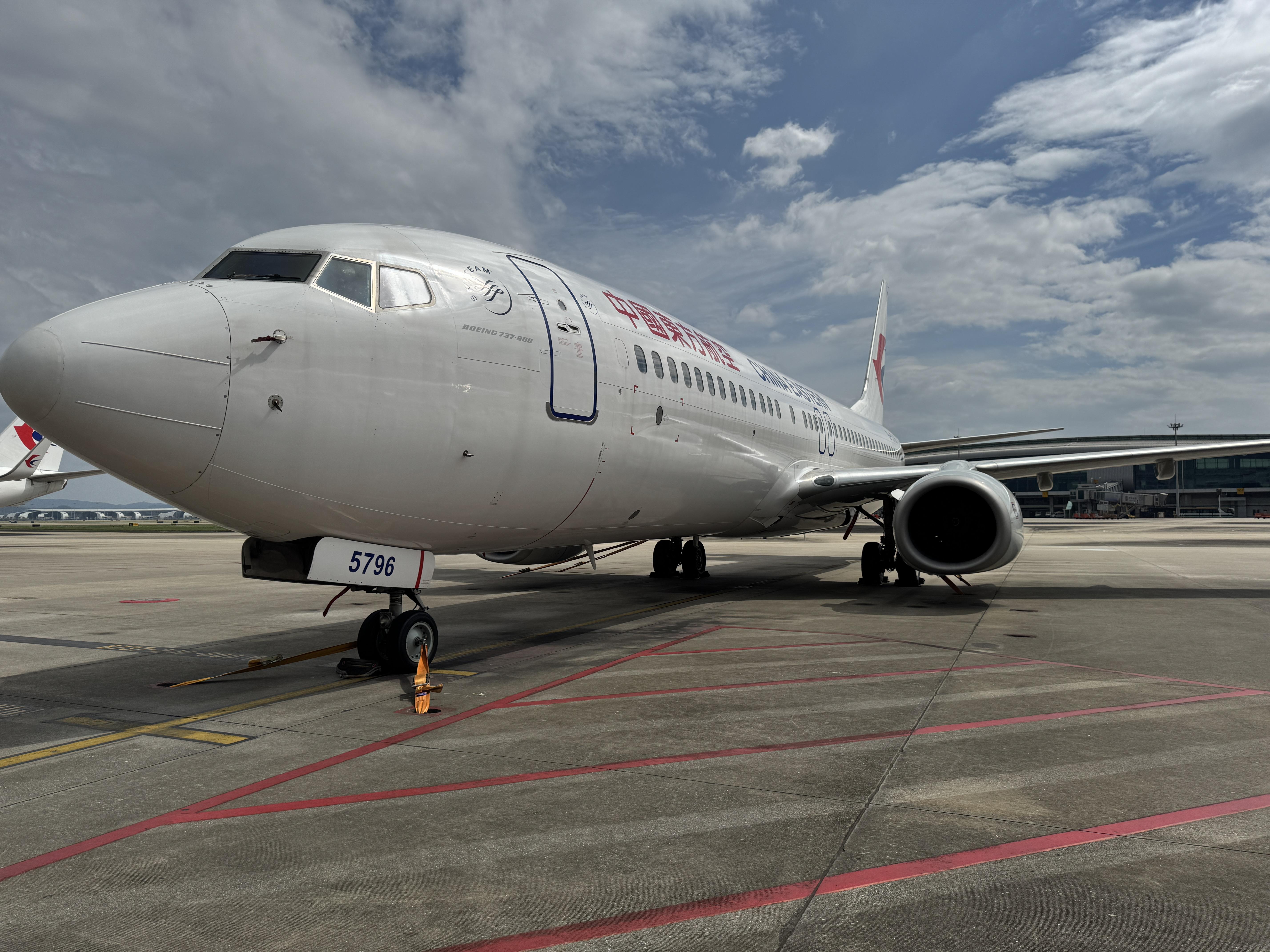 东航广东各机场飞机离港避风,多地航班取消