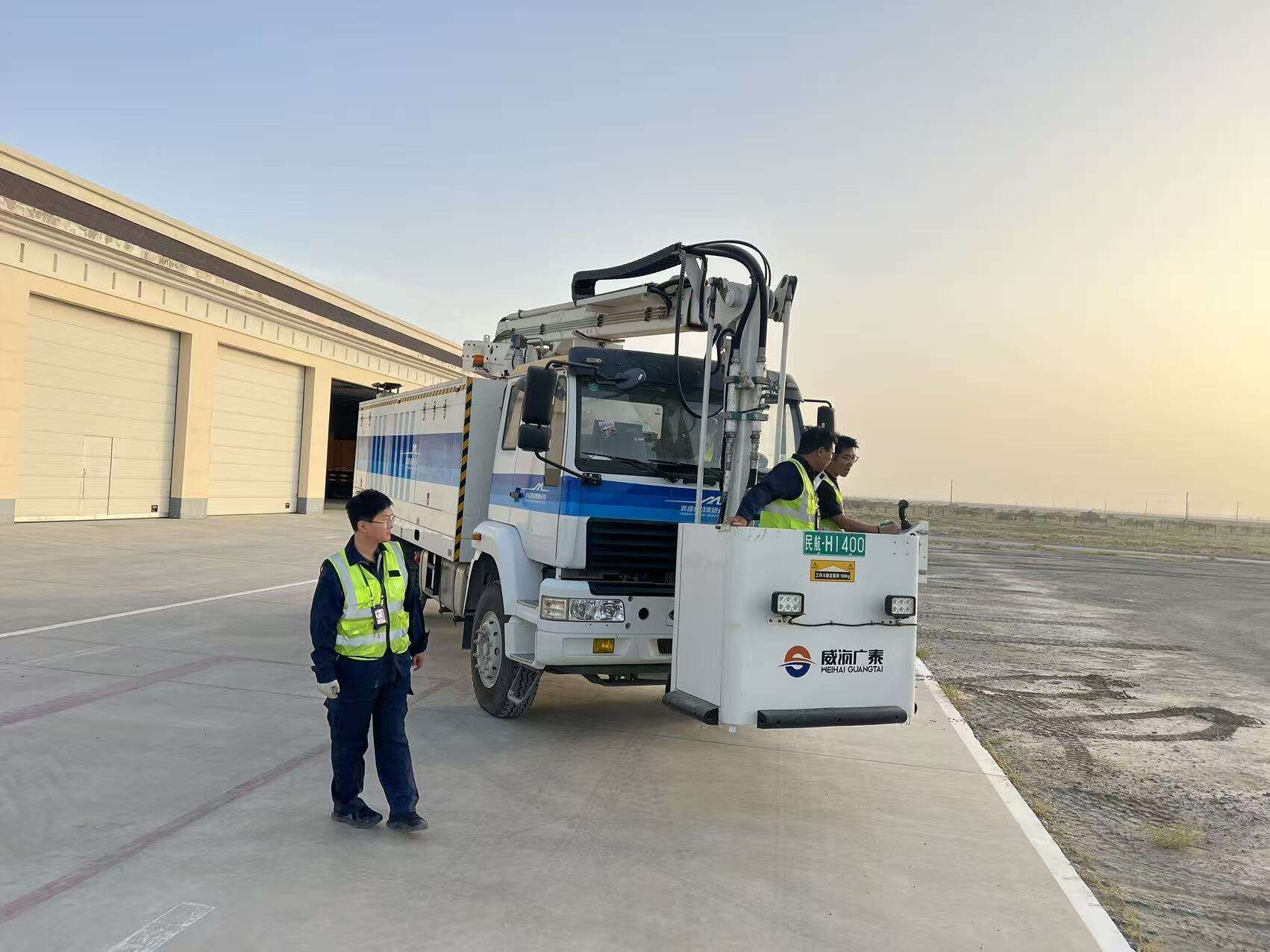 新疆机场集团且末玉都机场开展2025年度首次除冰雪演练 为冬季运行保障打下坚实基础