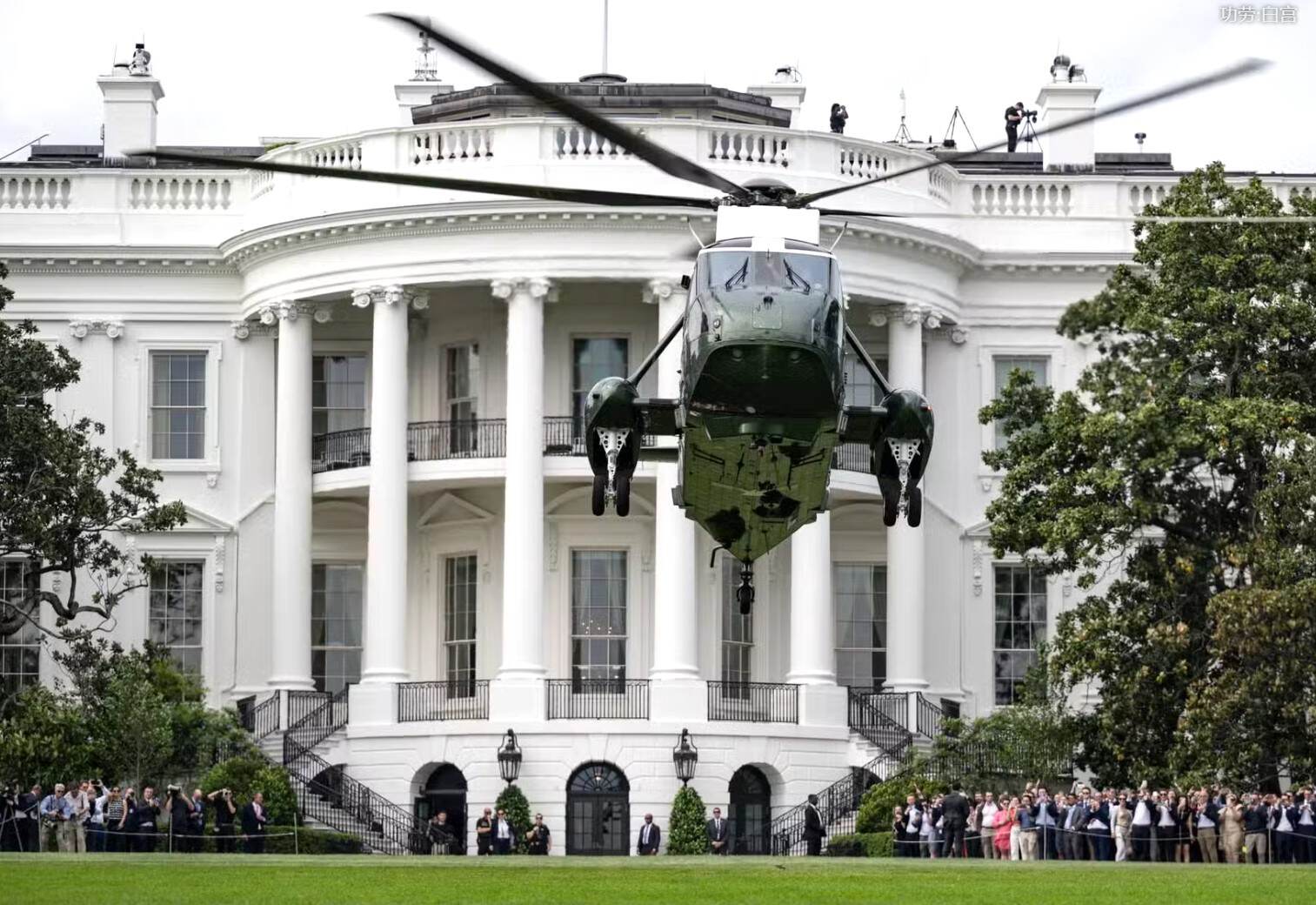 因用激光笔晃特朗普专机 男子或面临5年监禁