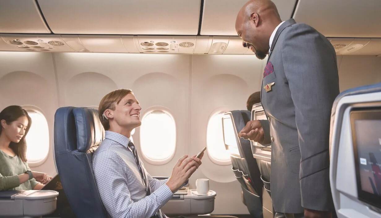 旅客索要牛奶 竟被空乘斥责？