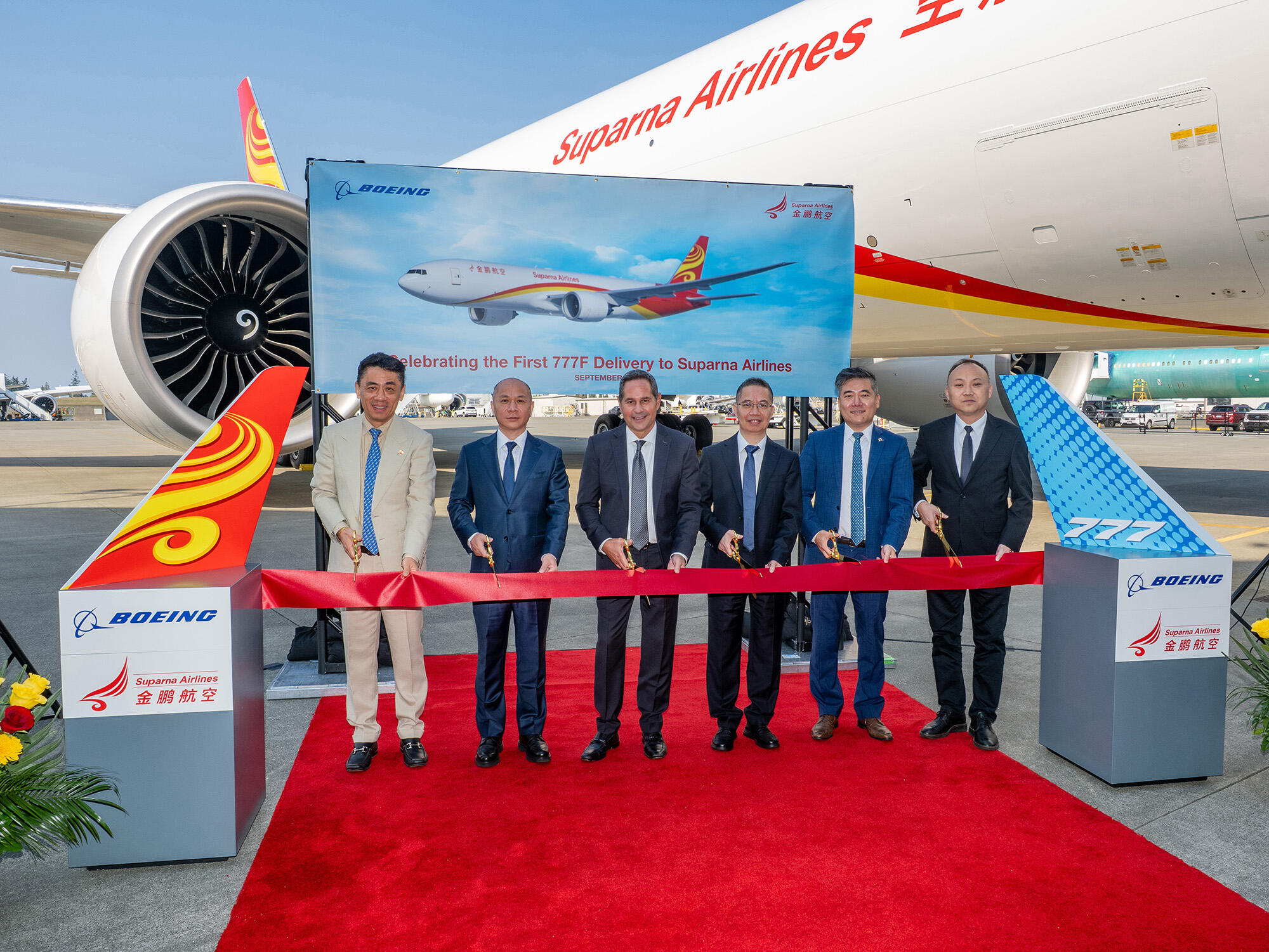 金鹏航空接收首架波音777货机