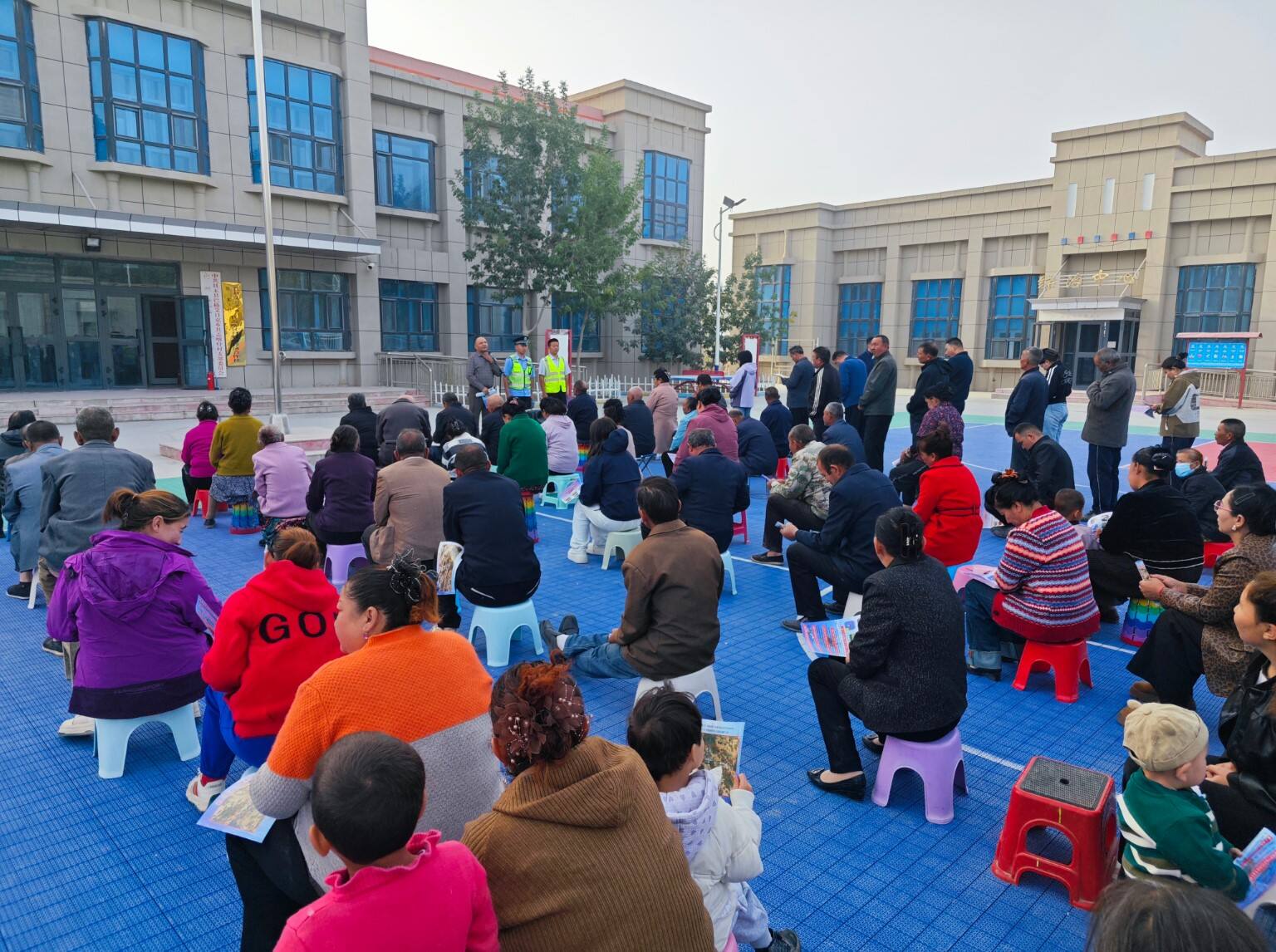 新疆机场集团且末玉都机场联合且末县其盖喀什村村委会开展净空宣传下乡活动