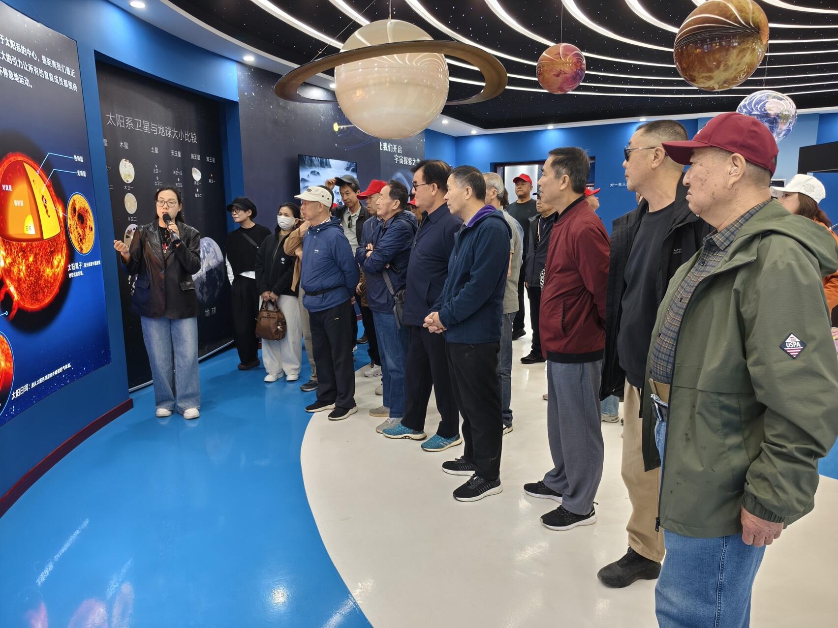 新疆空管局离退中心组织开展 “增添正能量 共筑中国梦”之银龄赴星约 聚力筑梦行主题活动