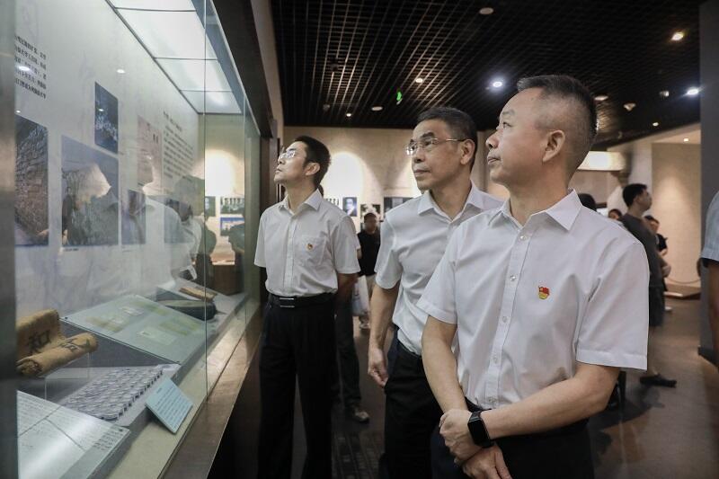 民航厦门空管站党委开展理论学习中心组(扩大)学习暨主题党日活动