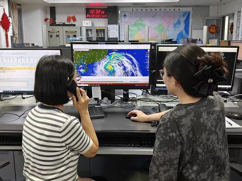 厦门空管站预报室精准预报护航航班安全