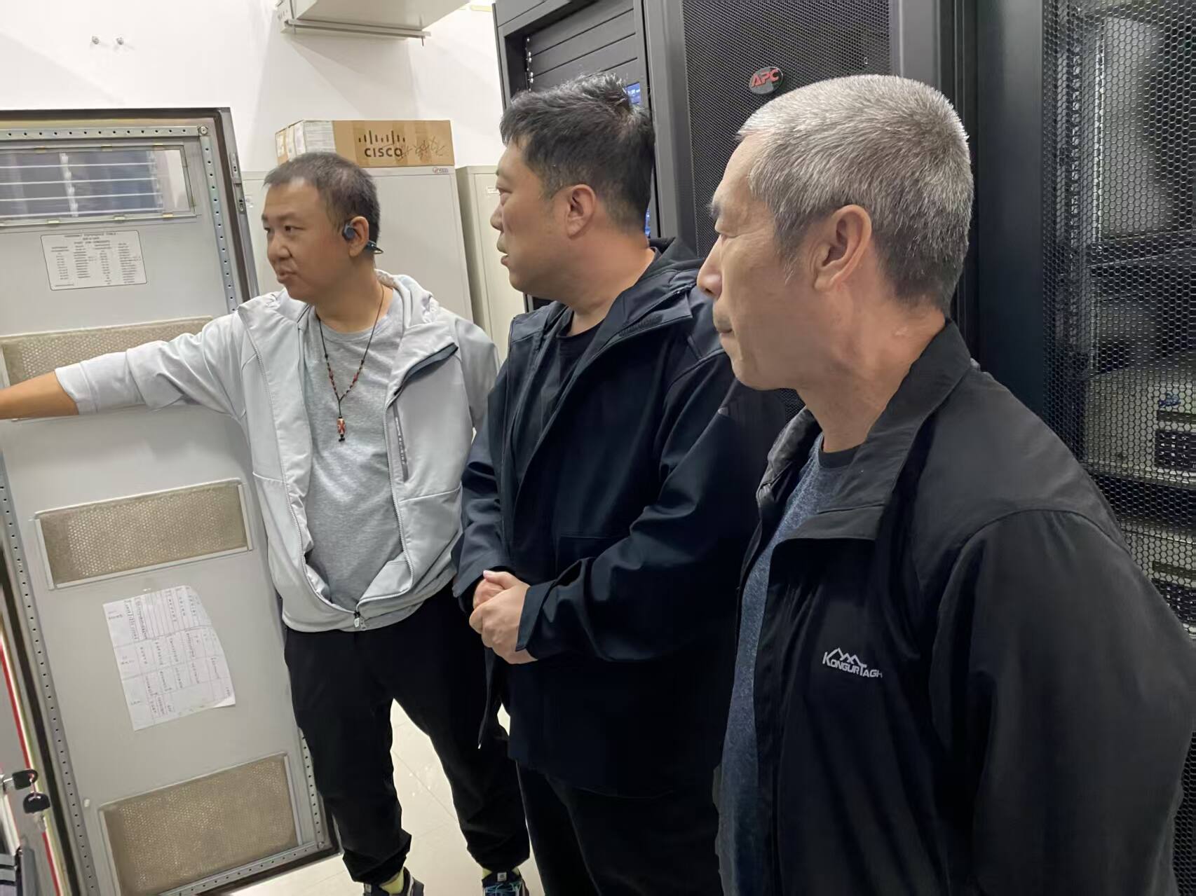 深化业务协同 共筑安全防线——吉林空管分局设备运行监控室积极参与龙井雷达站定检工作