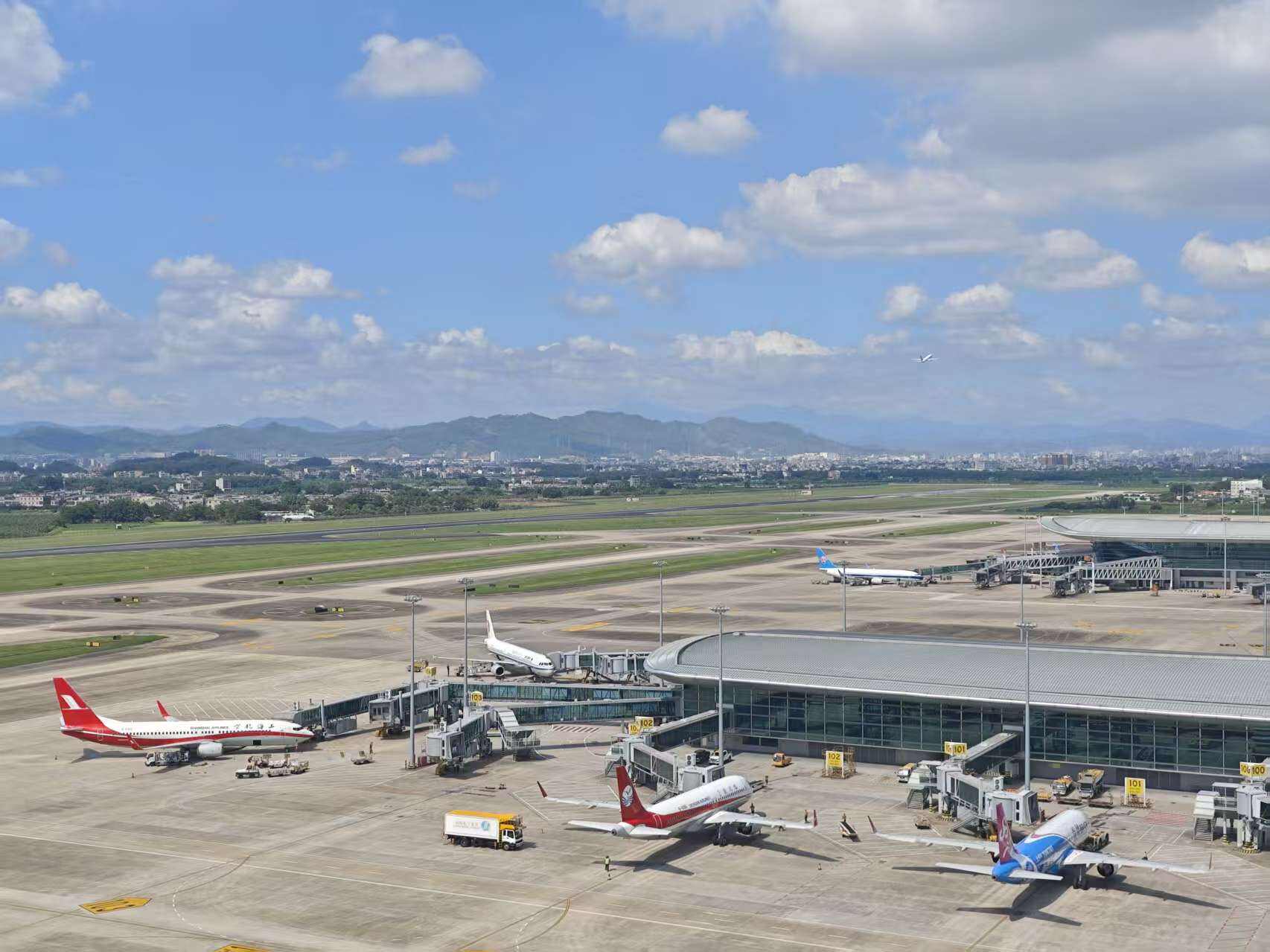 汕头空管站多措并举迎接2025年国庆假期航空运输高峰