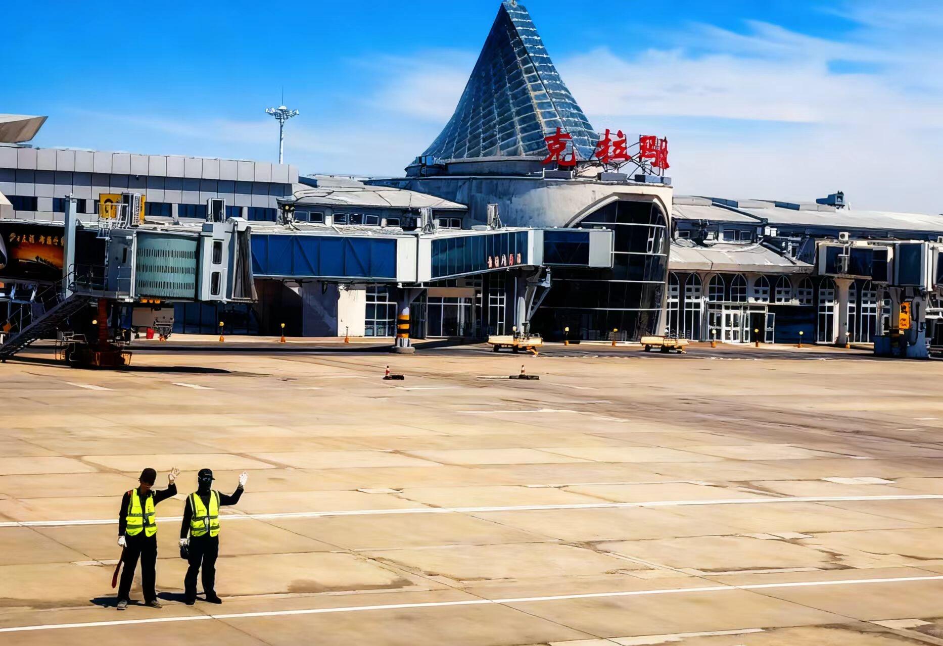 双节坚守岗位，新疆机场集团克拉玛依古海机场保障“不打烊”