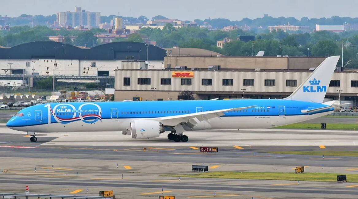 乘客在航班上去世,飞机紧急备降耶洛奈夫