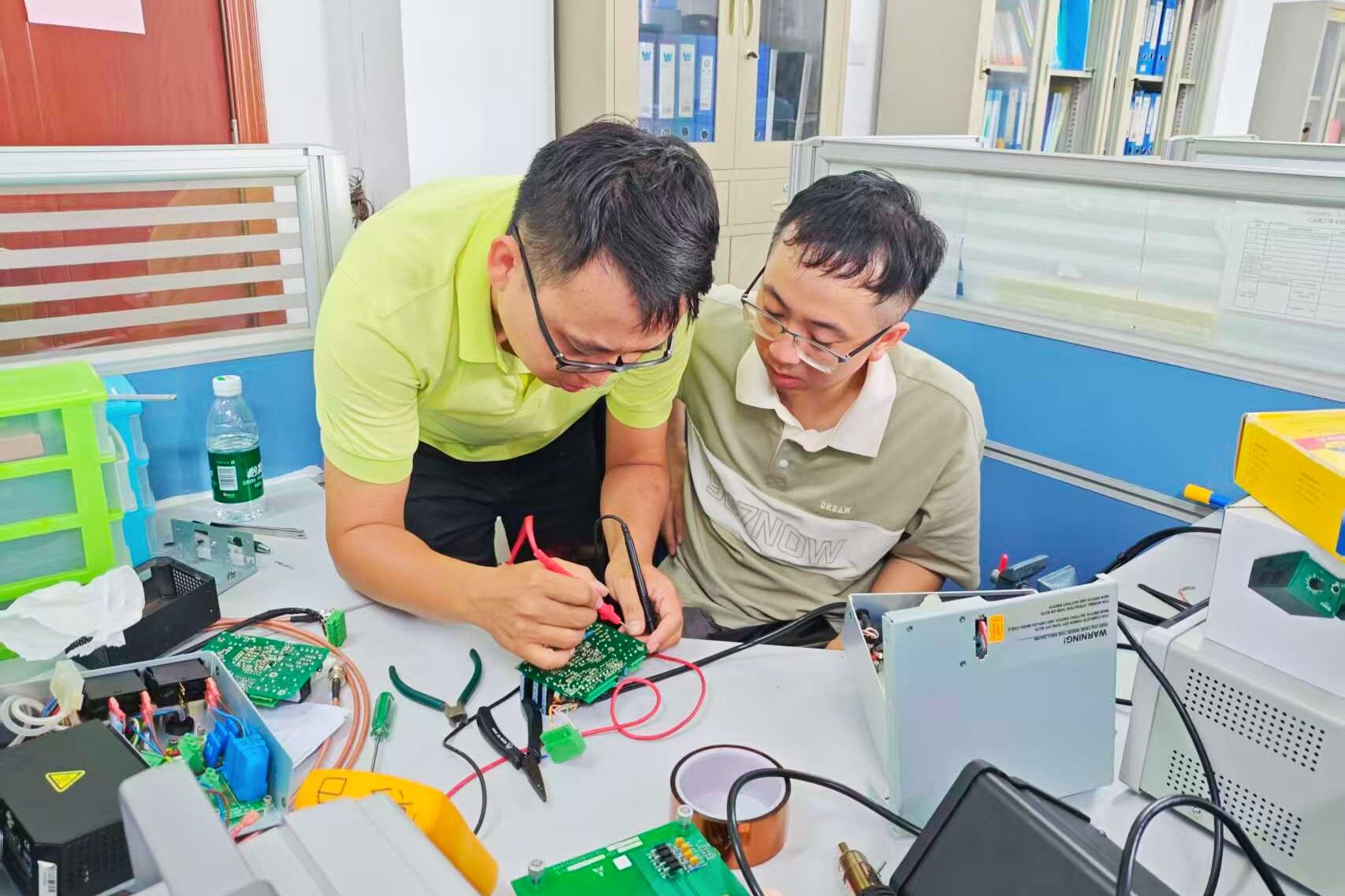 降本增效显担当——三亚空管站技术保障部完成设备板件自主维修