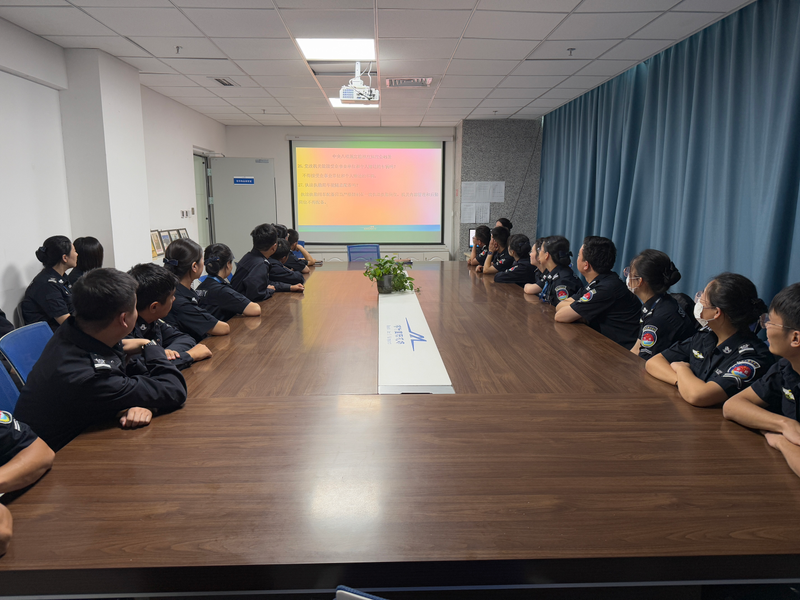 喀什徕宁国际机场组织开展九月围读会 深化理论学习与案例研讨 筑牢空防安全线