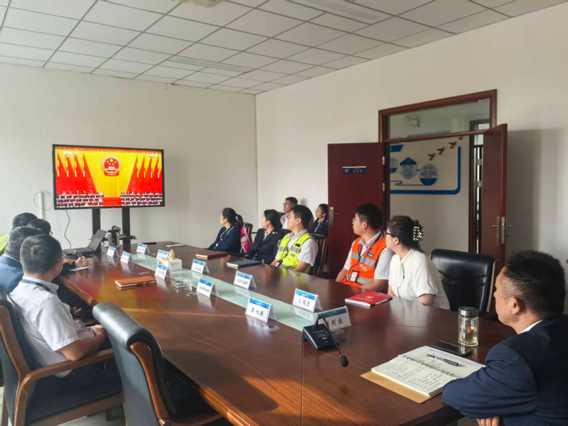 莎车叶尔羌机场组织观看自治区成立70周年庆祝大会直播