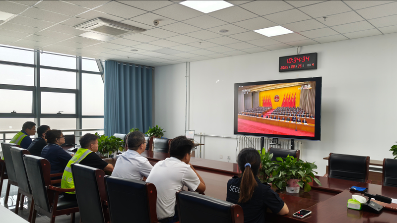 凝心聚力向蓝天 叶城密尔岱机场组织观看新疆维吾尔自治区成立70周年庆祝大会直播