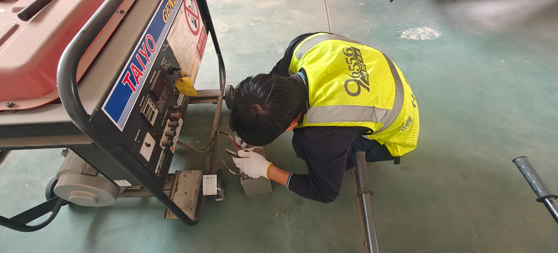 莎车叶尔羌机场开展导航台便携式油机换季工作 提升安全保障能力