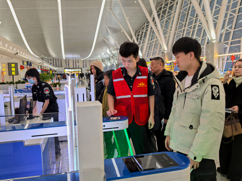 喀什徕宁国际机场开展“服务质量月”活动 守护特殊旅客出行安全