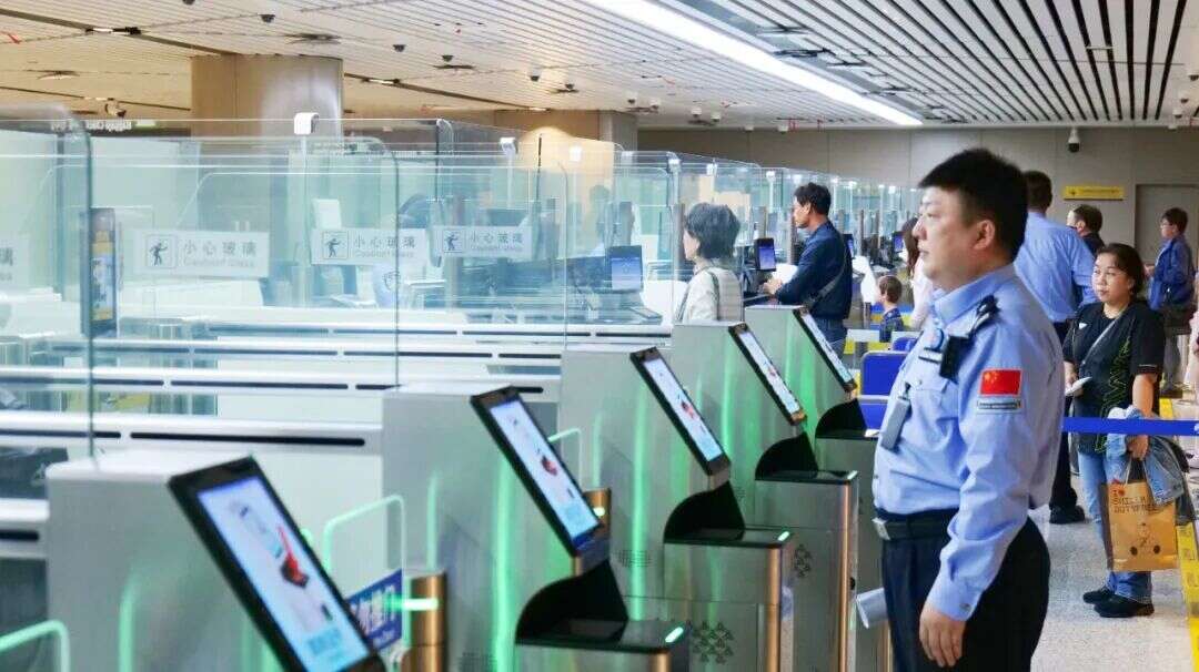 双节期间哈尔滨机场口岸1.4万余人次出入境