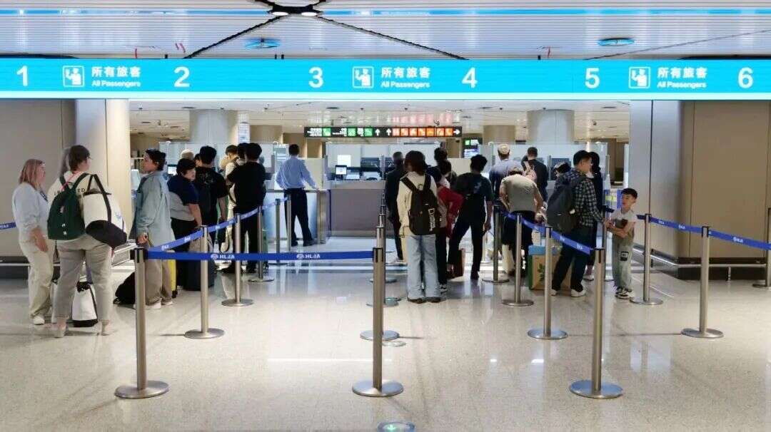 双节期间哈尔滨机场口岸1.4万余人次出入境