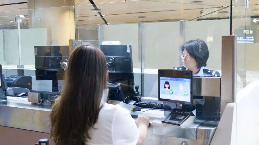 双节期间哈尔滨机场口岸1.4万余人次出入境