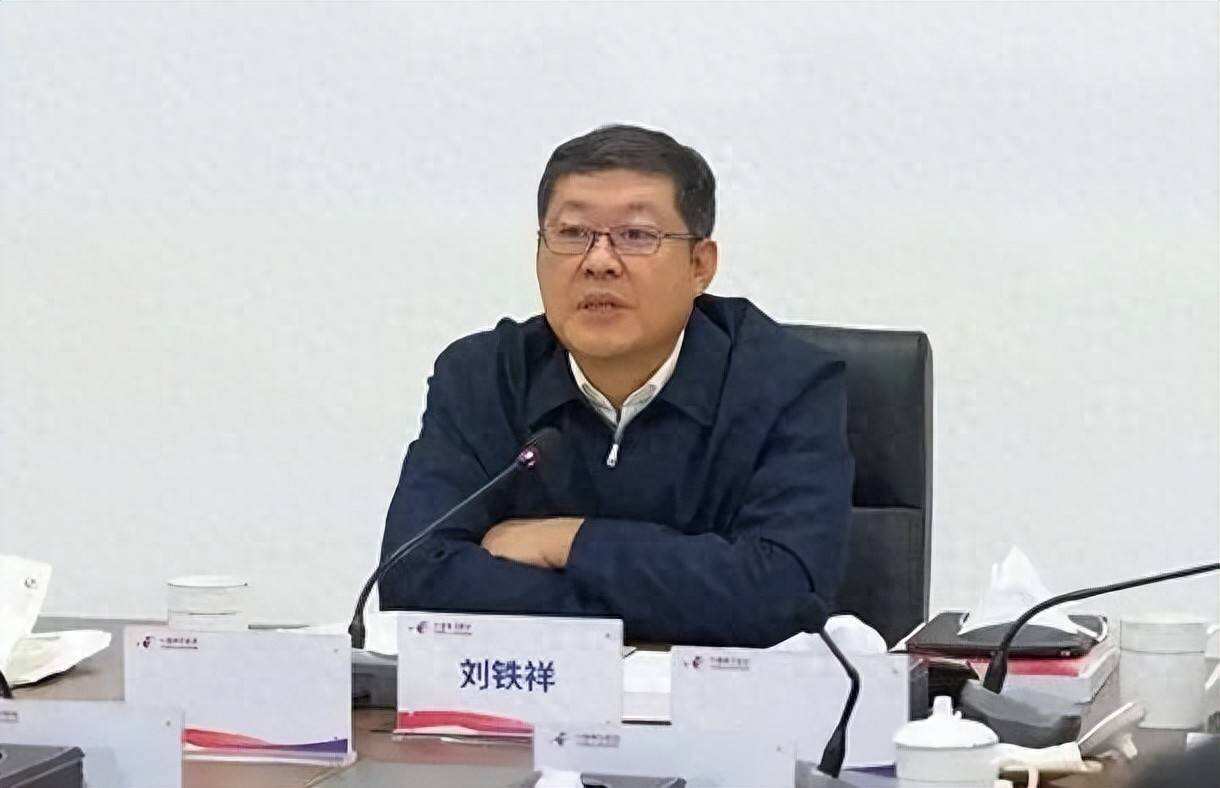 中国国航董事长马崇贤辞职 刘铁祥接任