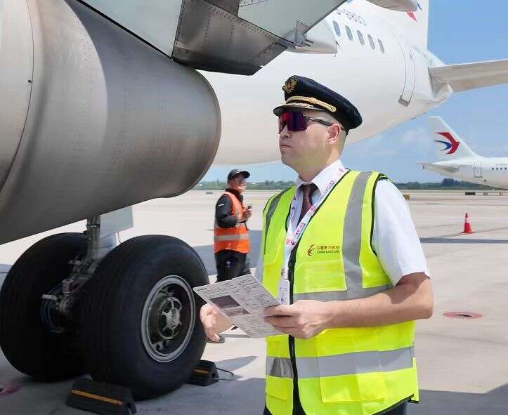 东航机长塔拉斯·夏热提：“双节”保障我在岗